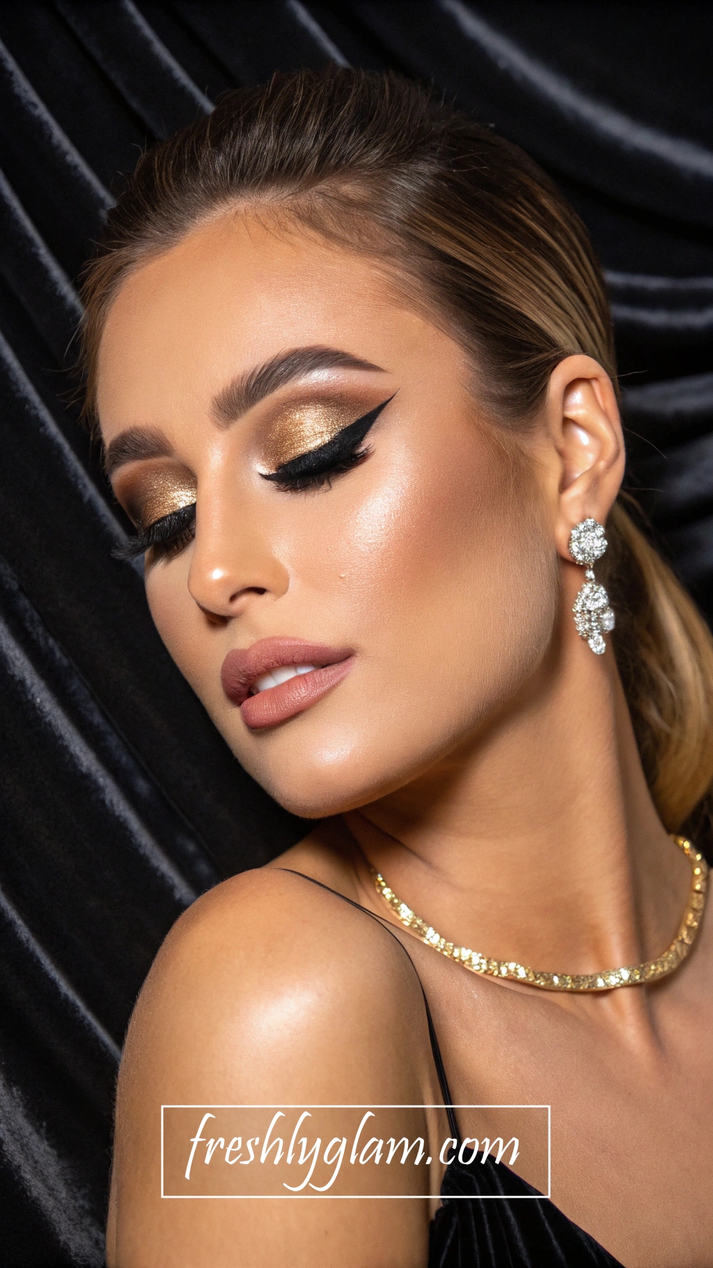 021 Gold and Black Glam Makeup for Luxe Evenings and Sophisticated Red Carpet Style 1