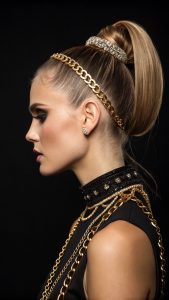 Read more about the article Gold & Black Glam Hair Ideas That Scream High Fashion